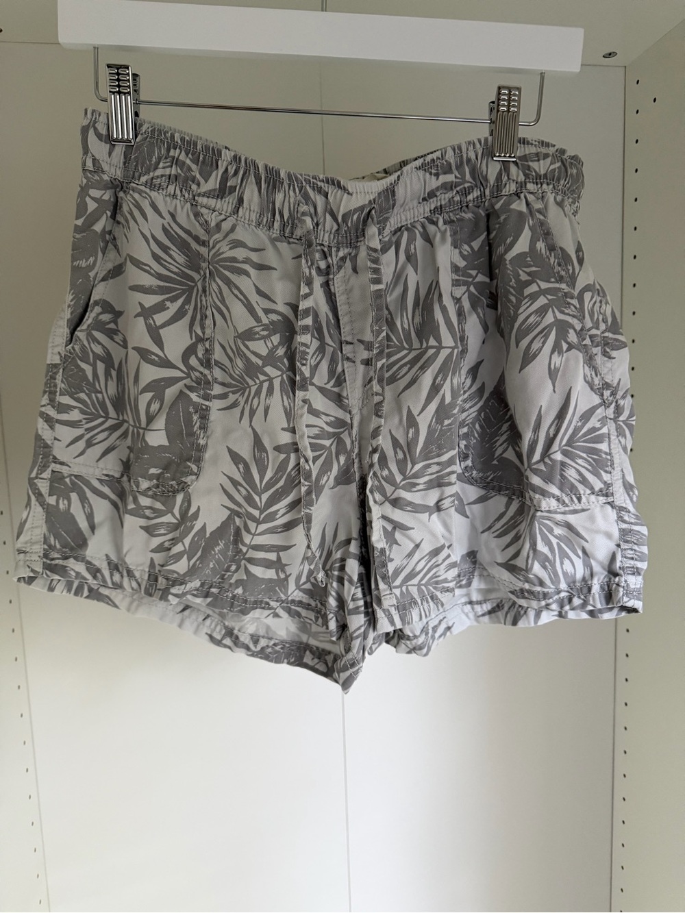 C&C California Gray Leaf-Print Cargo Shorts